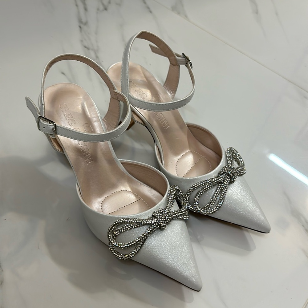 Oleg Cassini white pointed bow rhinestone heels